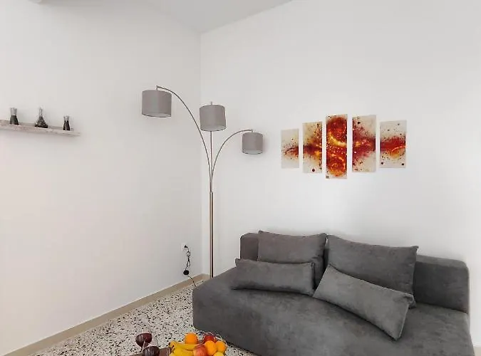 Oasis Perissa (Santorini)