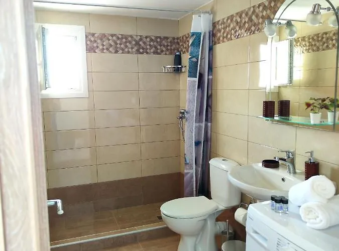 Oasis * Perissa (Santorini)