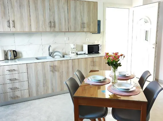 Oasis * Perissa (Santorini)